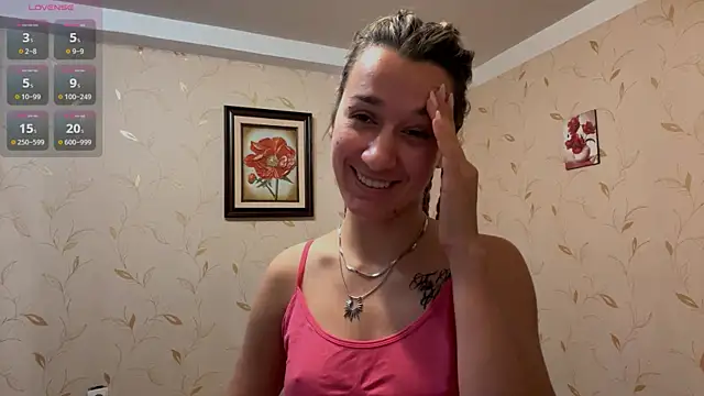 Snapshot of Auroragin chatting on 12-01-25, 12:32 Auroragin online show from 12-01-25, 12:32