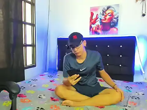 Snapshot of Camilo_hot_21 chatting on 11-04-25, 08:30 Camilo hot 21 online show from 11-04-25, 08:30