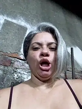 Snapshot of sexysubMila chatting on 12-17-25, 12:38 sexysubMila online show from 12-17-25, 12:38