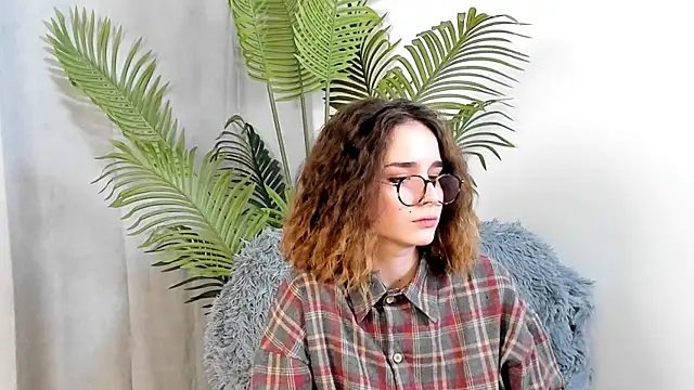 Snapshot of JeniseDancer chatting on 11-04-25, 03:00 JeniseDancer online show from 11-04-25, 03:00