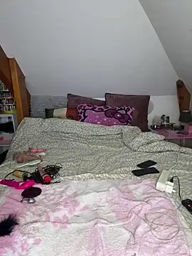 vanille13r online show from 03-18-26, 06:11