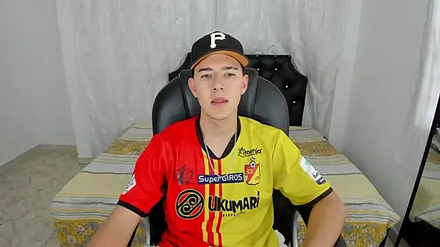 Snapshot of Aleck_Boy chatting on 11-26-25, 07:59 Aleck Boy online show from 11-26-25, 07:59