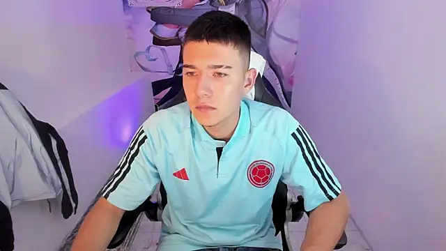 Snapshot of Aleck_Boy chatting on 12-05-25, 07:21 Aleck Boy online show from 12-05-25, 07:21