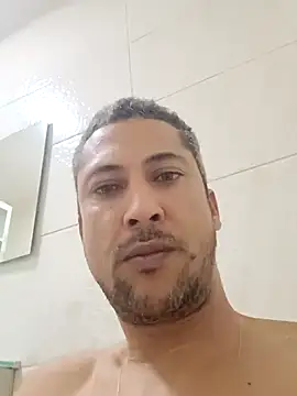 Snapshot of Arrombador20 chatting on 04-08-26, 03:28 Arrombador20 online show from 04-08-26, 03:28