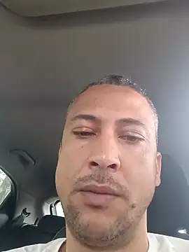 Snapshot of Arrombador20 chatting on 04-15-26, 12:56 Arrombador20 online show from 04-15-26, 12:56