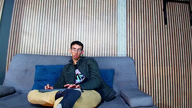 Snapshot of ZyroNight chatting on 11-30-25, 01:09 ZyroNight online show from 11-30-25, 01:09