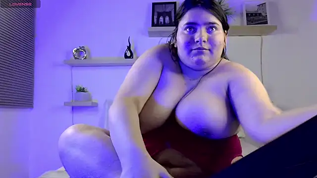 Snapshot of estrella_gold chatting on 11-25-25, 02:55 estrella gold online show from 11-25-25, 02:55