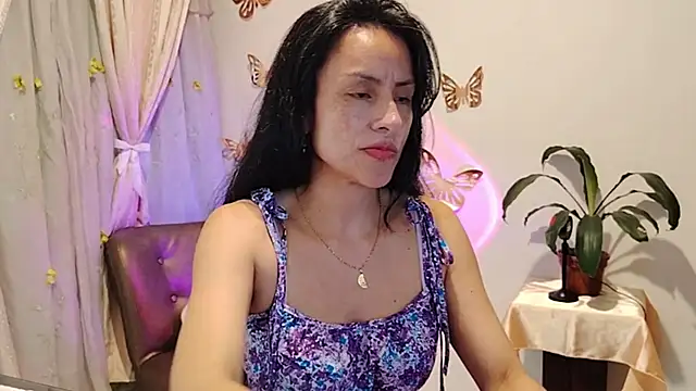 Snapshot of Bella_Exhibition chatting on 11-25-25, 06:41 Bella Exhibition online show from 11-25-25, 06:41