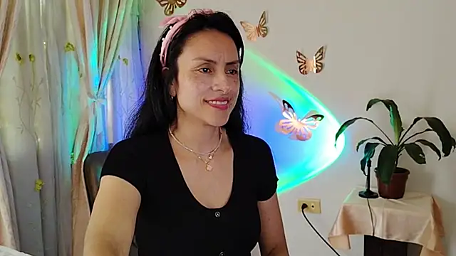 Snapshot of Bella_Exhibition chatting on 11-28-25, 06:43 Bella Exhibition online show from 11-28-25, 06:43