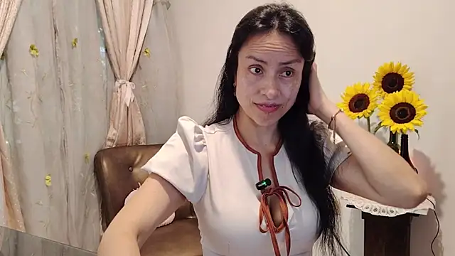 Snapshot of Bella_Exhibition chatting on 01-08-26, 06:32 Bella Exhibition online show from 01-08-26, 06:32