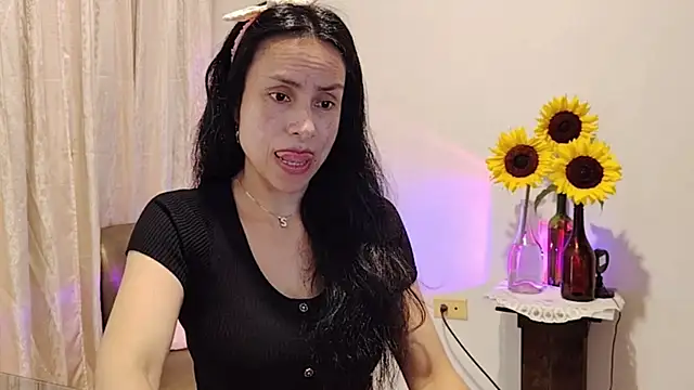 Snapshot of Bella_Exhibition chatting on 01-12-26, 07:30 Bella Exhibition online show from 01-12-26, 07:30