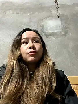 Snapshot of thu-cuoi chatting on 12-17-25, 01:44 thu-cuoi online show from 12-17-25, 01:44