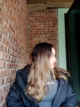 Snapshot of thu-cuoi chatting on 12-18-25, 07:03 thu-cuoi online show from 12-18-25, 07:03