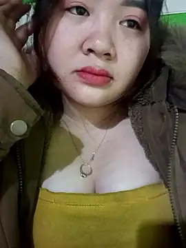 Bee-bgolden online show from 12-19-25, 01:23