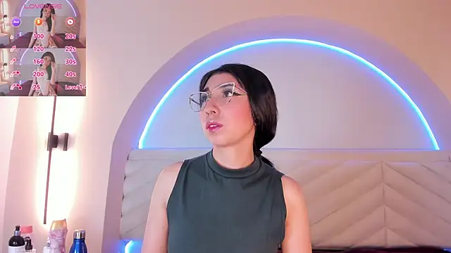 Isabella Crofts online show from 05-20-26, 03:02