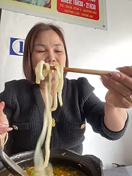 Snapshot of Liliy2x chatting on 11-05-25, 02:00 Liliy2x online show from 11-05-25, 02:00