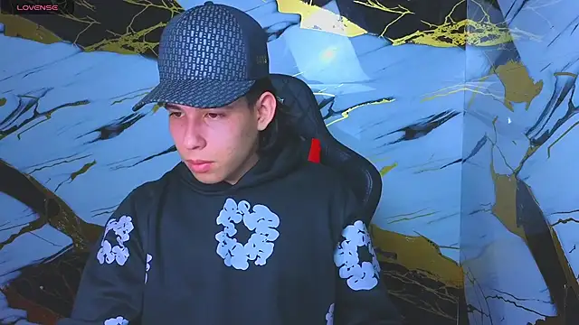 Snapshot of Suarezz10_ chatting on 11-07-25, 12:49 Suarezz10 online show from 11-07-25, 12:49