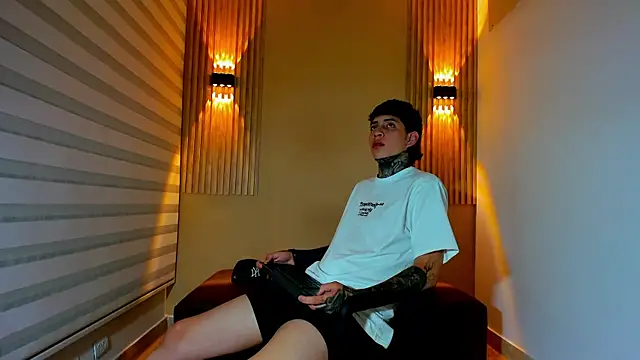 Snapshot of DANTE_ARMSTRONG chatting on 11-08-25, 04:01 DANTE ARMSTRONG online show from 11-08-25, 04:01