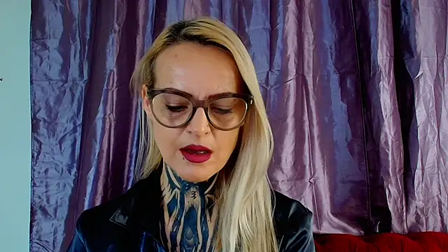 Snapshot of TattooTemptress chatting on 12-15-25, 05:01 TattooTemptress online show from 12-15-25, 05:01