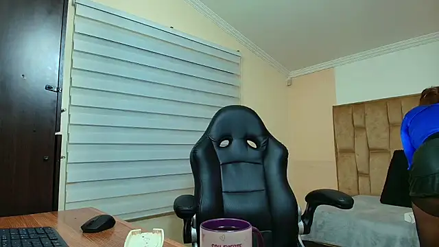 Snapshot of BeatrizSchmidt chatting on 11-16-25, 10:43 BeatrizSchmidt online show from 11-16-25, 10:43