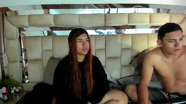 Snapshot of HotVoltage chatting on 11-25-25, 12:27 HotVoltage online show from 11-25-25, 12:27