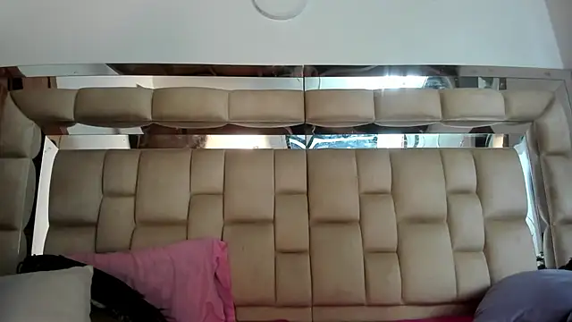 Snapshot of HotVoltage chatting on 11-30-25, 11:58 HotVoltage online show from 11-30-25, 11:58