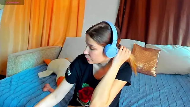 Eva purrr  online show from 11-20-25, 08:47