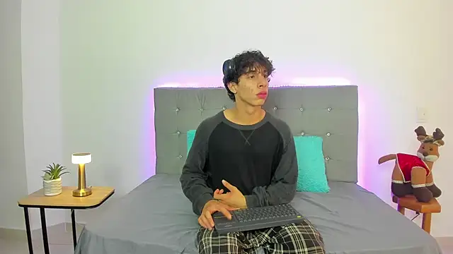 chris evans27 online show from 11-26-25, 01:17