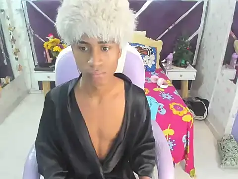 Snapshot of Santy_bigcock_01 chatting on 11-16-25, 12:33 Santy bigcock 01 online show from 11-16-25, 12:33