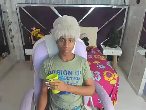 Snapshot of Santy_bigcock_01 chatting on 11-19-25, 02:00 Santy bigcock 01 online show from 11-19-25, 02:00