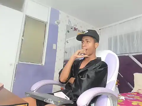 Snapshot of Santy_bigcock_01 chatting on 11-20-25, 02:06 Santy bigcock 01 online show from 11-20-25, 02:06