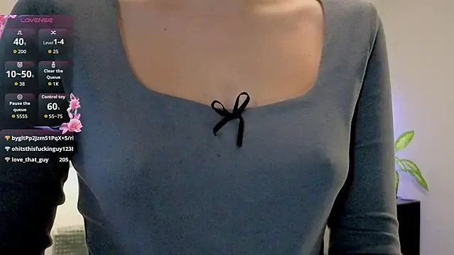 Snapshot of violetwluv chatting on 12-04-25, 08:45 violetwluv online show from 12-04-25, 08:45