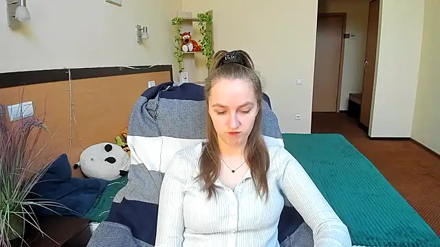 Snapshot of Nesie-Stoun chatting on 11-24-25, 09:20 Nesie-Stoun online show from 11-24-25, 09:20