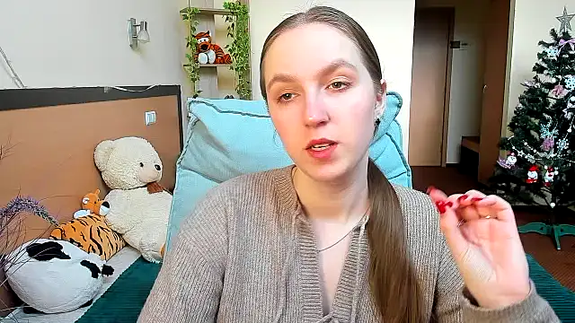 Snapshot of Nesie-Stoun chatting on 12-18-25, 09:59 Nesie-Stoun online show from 12-18-25, 09:59