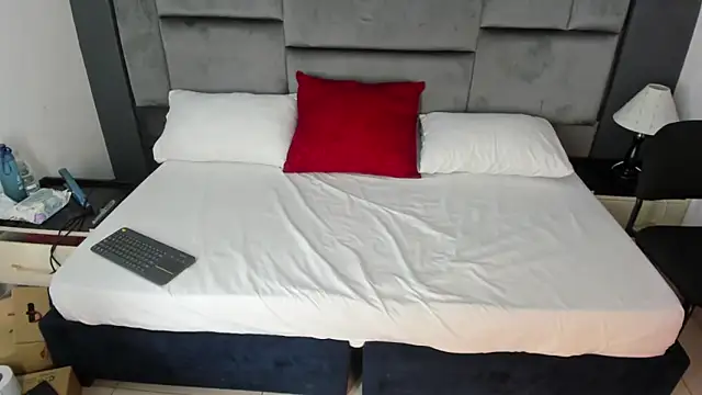 Snapshot of CatleyaSmith chatting on 12-20-25, 12:12 CatleyaSmith online show from 12-20-25, 12:12