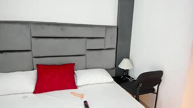 Snapshot of CatleyaSmith chatting on 12-21-25, 12:23 CatleyaSmith online show from 12-21-25, 12:23