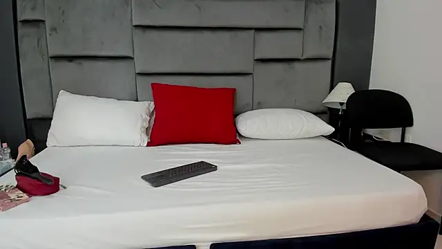 Snapshot of CatleyaSmith chatting on 01-12-26, 12:21 CatleyaSmith online show from 01-12-26, 12:21