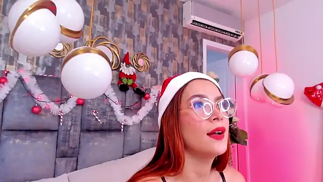 Snapshot of SaraAlvarezx chatting on 12-16-25, 02:55 SaraAlvarezx online show from 12-16-25, 02:55