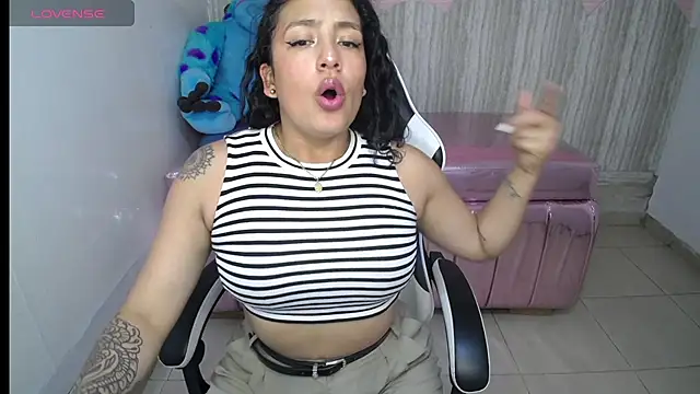 Snapshot of tamara_brown_t chatting on 11-11-25, 07:36 tamara brown t online show from 11-11-25, 07:36