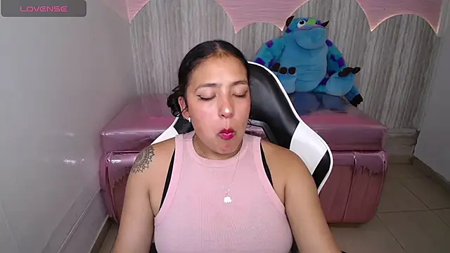 Snapshot of tamara_brown_t chatting on 11-22-25, 02:43 tamara brown t online show from 11-22-25, 02:43