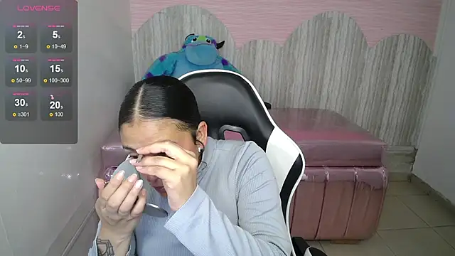 Snapshot of tamara_brown_t chatting on 11-24-25, 02:33 tamara brown t online show from 11-24-25, 02:33