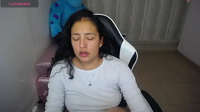 Snapshot of tamara_brown_t chatting on 12-04-25, 02:43 tamara brown t online show from 12-04-25, 02:43