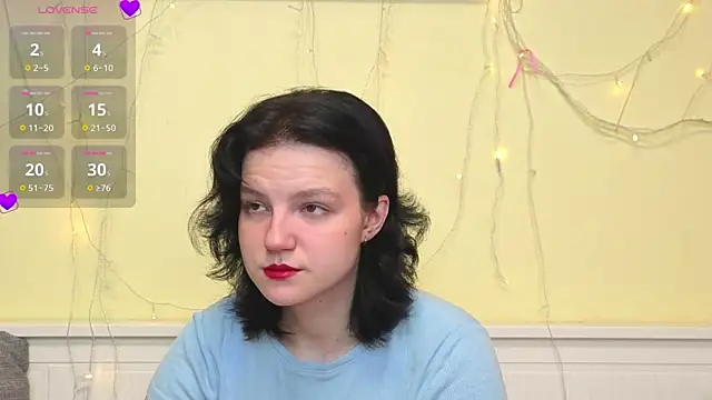 LatinaHuguenin online show from 12-18-25, 07:03