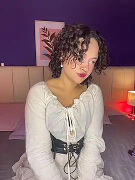 Snapshot of _sarahRose chatting on 12-14-25, 12:32 sarahRose online show from 12-14-25, 12:32