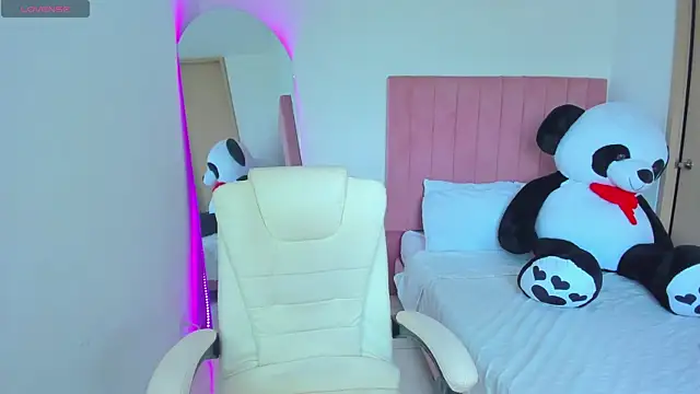 Janettcruz online show from 04-18-26, 06:23