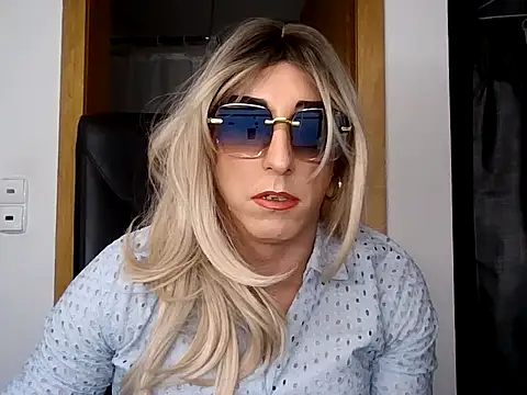 Snapshot of AgnesCross39 chatting on 02-11-26, 12:37 AgnesCross39 online show from 02-11-26, 12:37