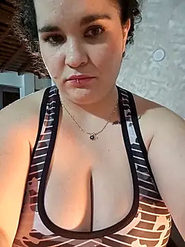 Snapshot of Reichel05_ chatting on 02-19-26, 07:04 Reichel05 online show from 02-19-26, 07:04