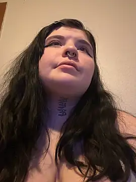 Snapshot of juicygoth202 chatting on 11-19-25, 03:28 juicygoth202 online show from 11-19-25, 03:28