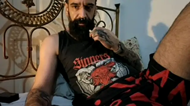 Snapshot of Cloudmanson chatting on 11-05-25, 06:35 Cloudmanson online show from 11-05-25, 06:35