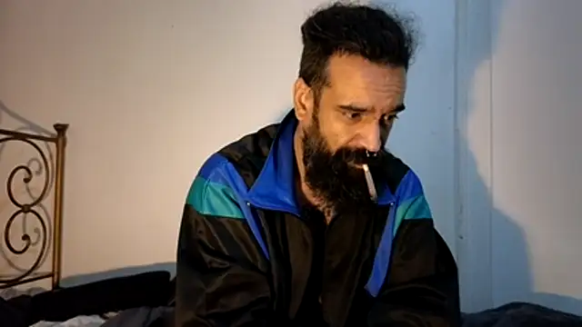 Snapshot of Cloudmanson chatting on 11-15-25, 02:42 Cloudmanson online show from 11-15-25, 02:42